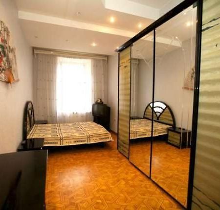 Flat in the city center Lejlighed Odessa Eksteriør billede