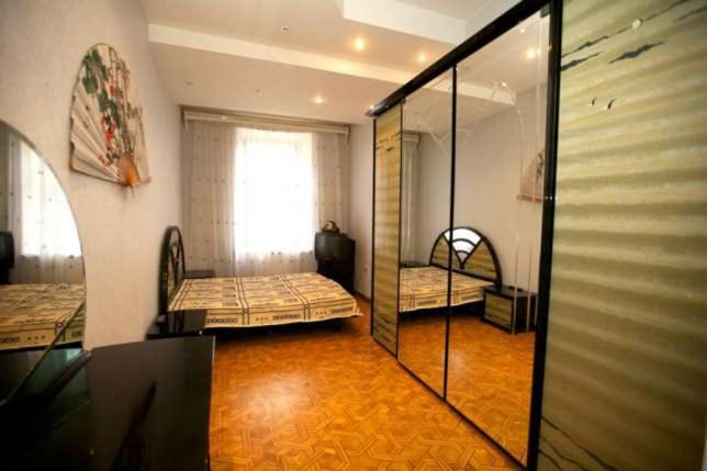 Flat in the city center Lejlighed Odessa Eksteriør billede