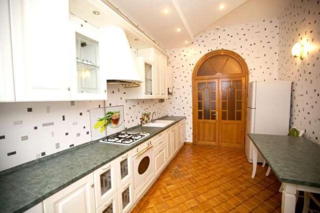 Flat in the city center Lejlighed Odessa Eksteriør billede